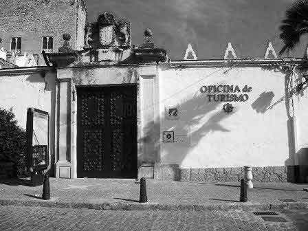 Fotografías de la Visita al barrio de la Villa dentro del programa Turismo para todos